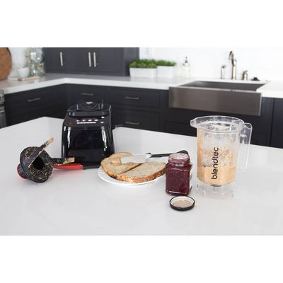 blendtec 40-620-65 twisted jar with lid in kitchen
