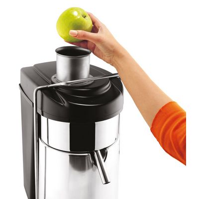 ceado es500 centrifugal juicer in use